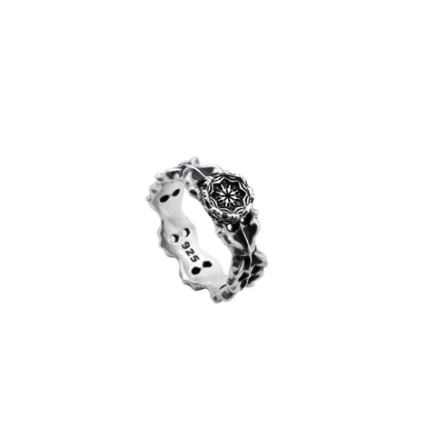 OSMOSIS ring in oxidized 925 sterling silver with roses and thorns, further product view
