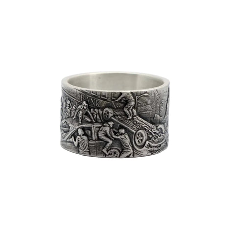 CONSPIRATO ring in oxidized 925 Sterling Silver depicting a street riot scene by frantic studio