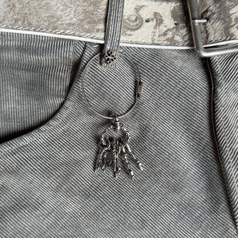 WARDEN keychain in oxidized 925 sterling silver with its gothic key pendant, further product view