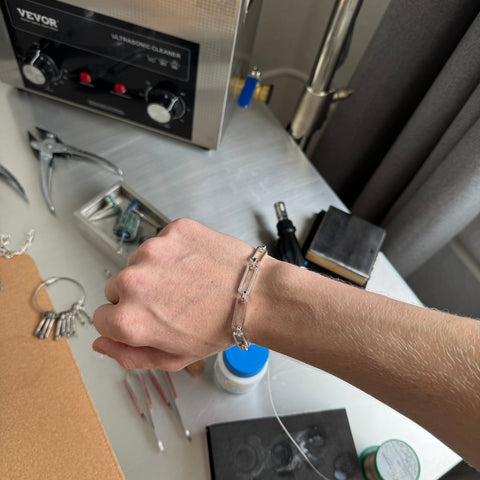 Precision-engineered 925 Sterling Silver industrial bracelet model TEMPEST featuring highly detailed mechanical links and a sharp structural finish by frantic studio